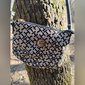 Tommy Hilfiger Crossbody